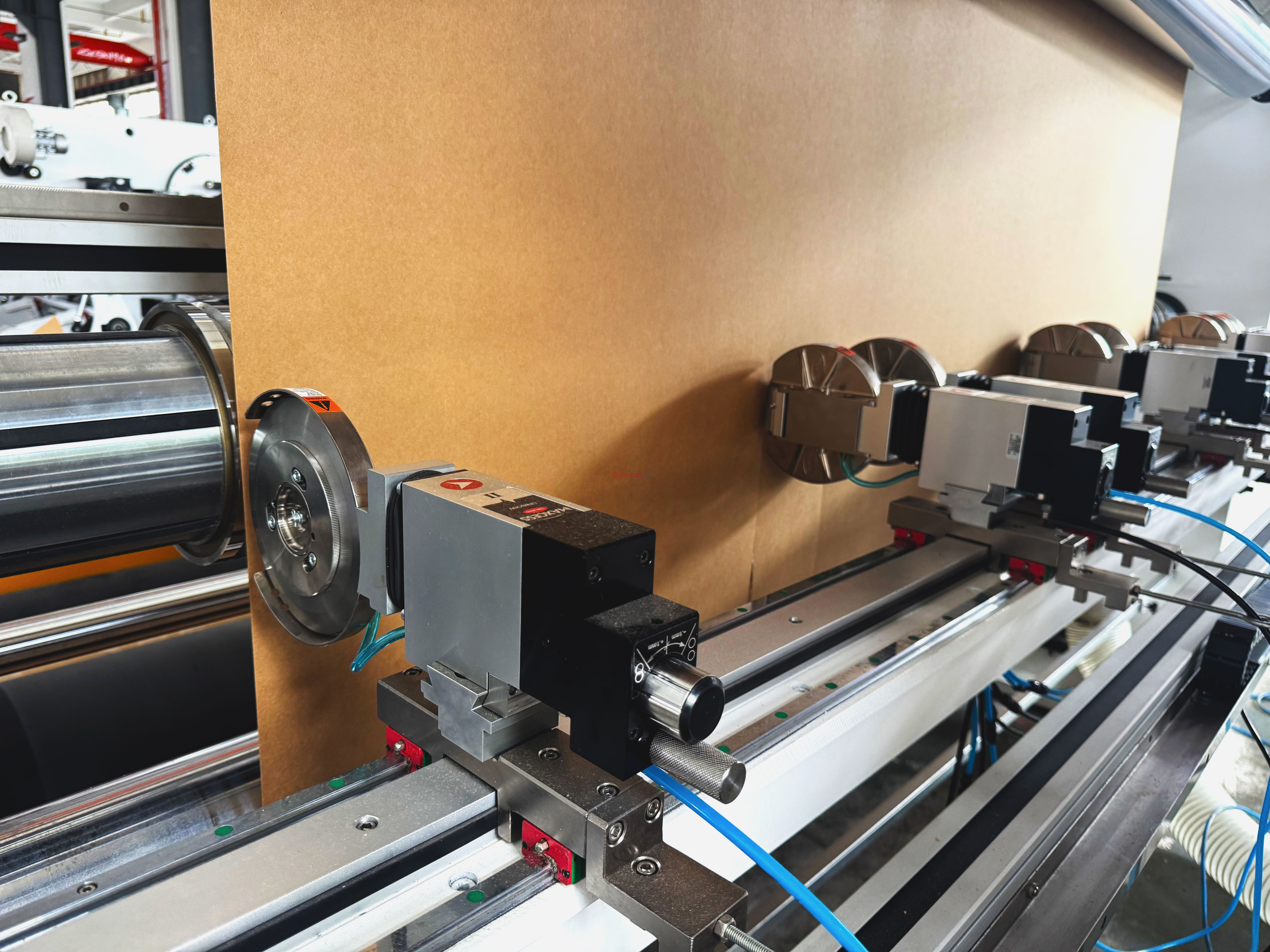 Zontai ZTM-F Double Drum Rollers Jumbo Paper Slitter Rewinder Machine with Paper Shredder.